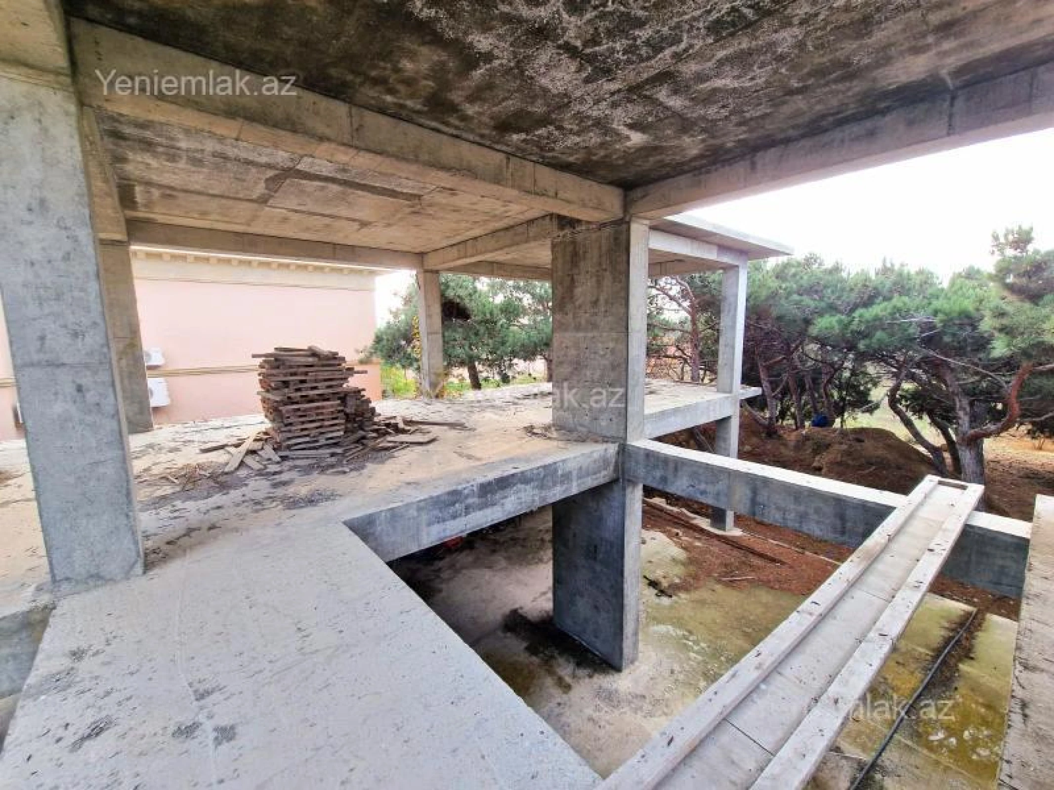 Satılır 9 otaqlı həyət evi 810 m²