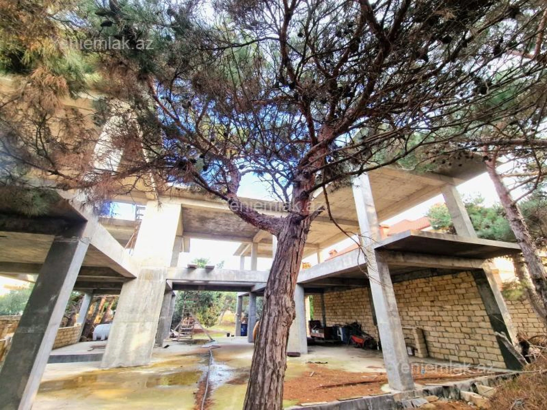Satılır 9 otaqlı həyət evi 810 m²