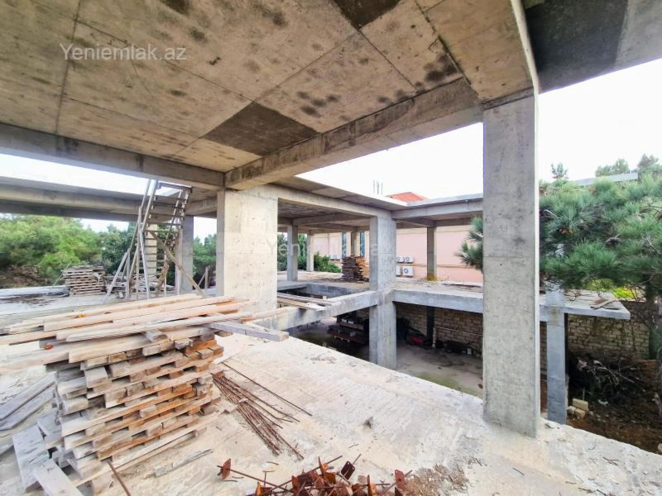 Satılır 9 otaqlı həyət evi 810 m²