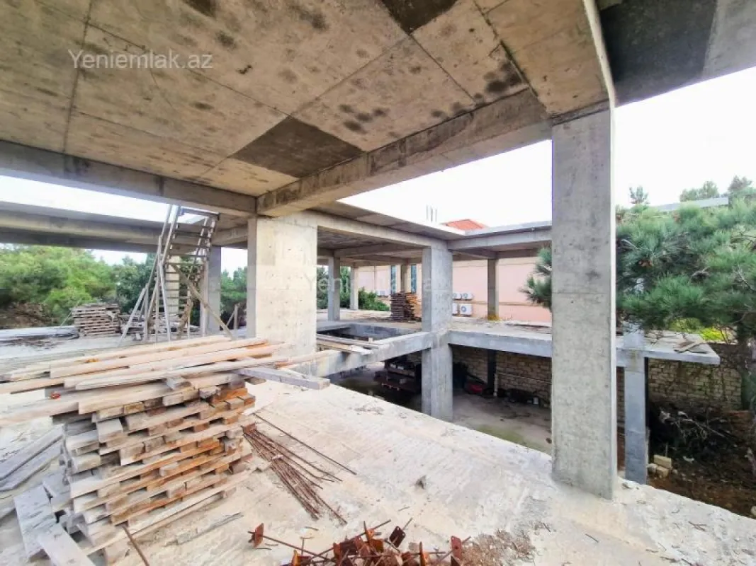 Satılır 9 otaqlı həyət evi 810 m²