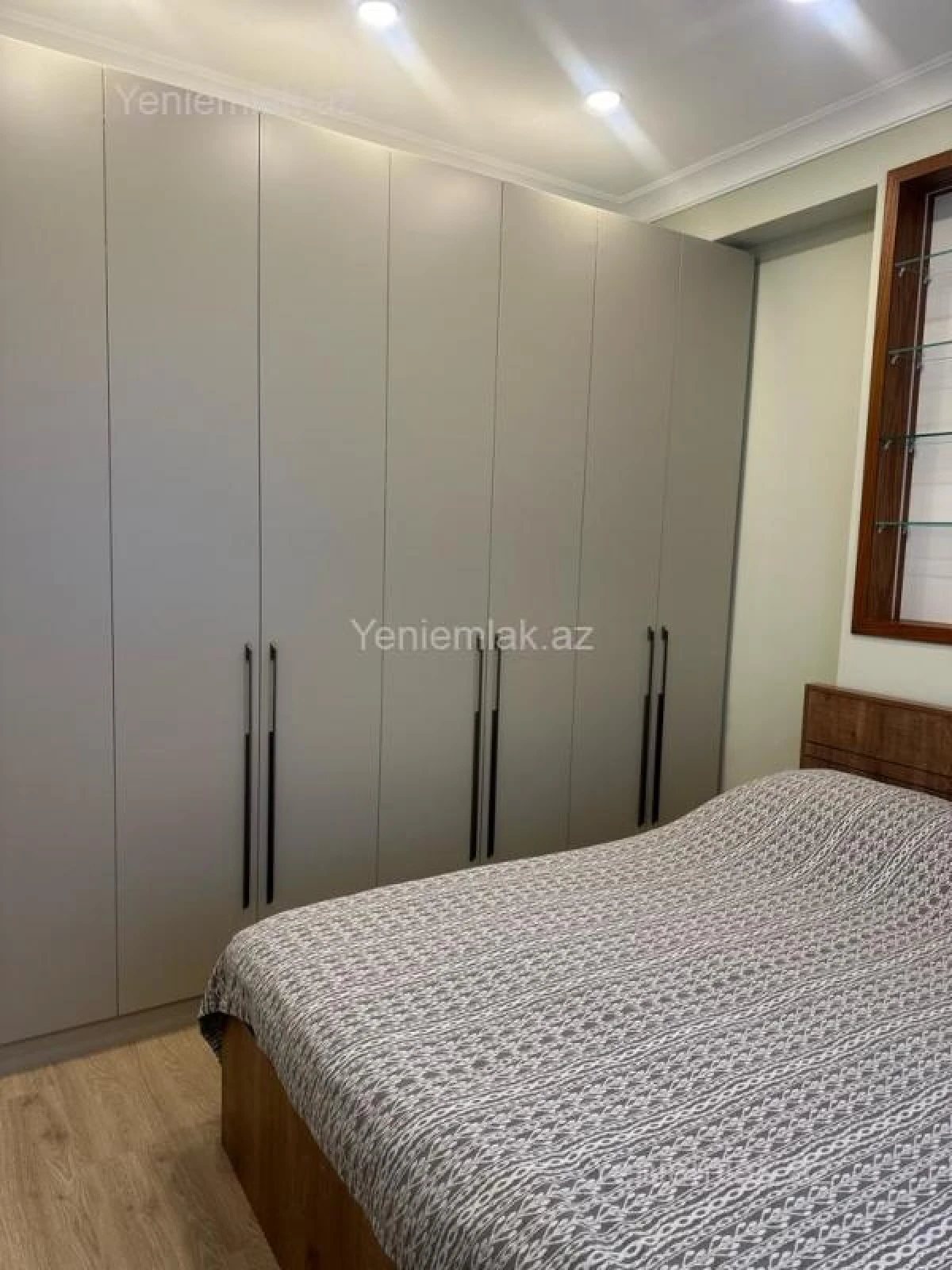 Kirayə verilir 2 otaqlı yeni tikili 70 m²
