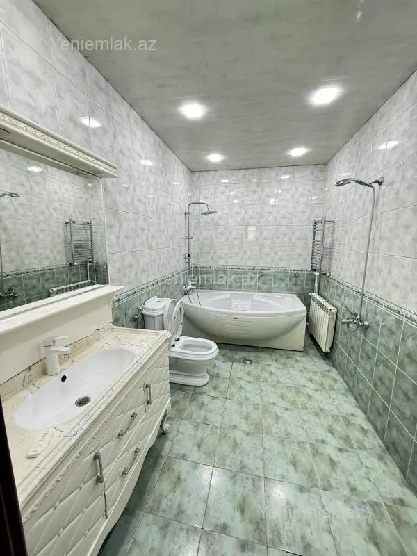 Satılır 3 otaqlı yeni tikili 165 m²