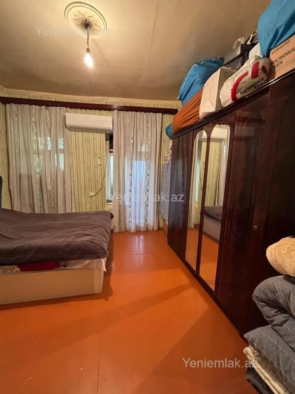Satılır 2 otaqlı köhnə tikili 55 m²