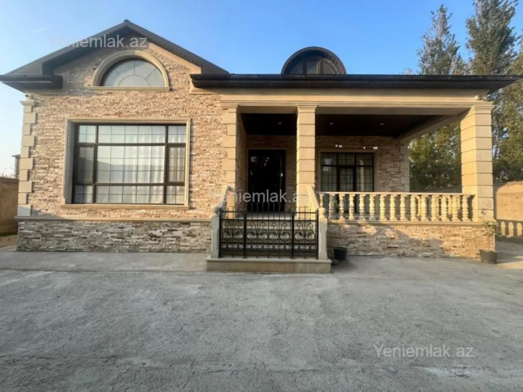 Satılır 5 otaqlı həyət evi 240 m²