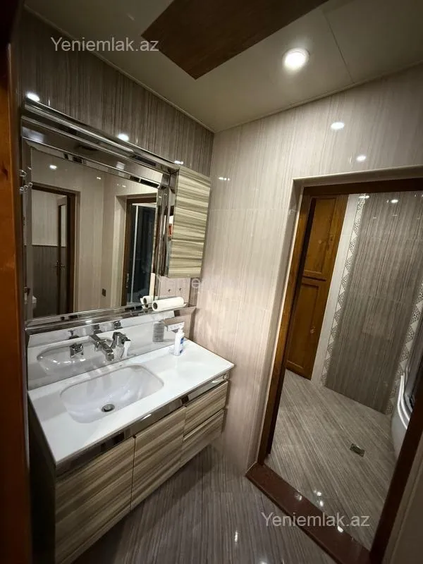 Satılır 3 otaqlı yeni tikili 169 m²