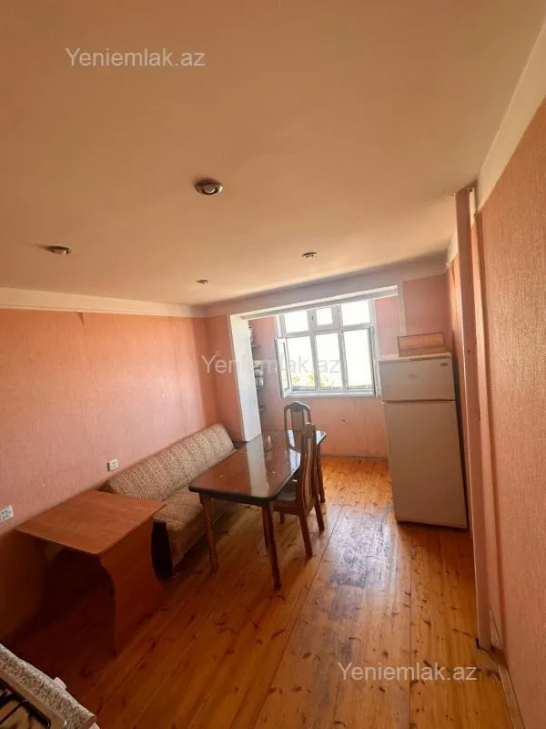 Satılır 2 otaqlı köhnə tikili 60 m²