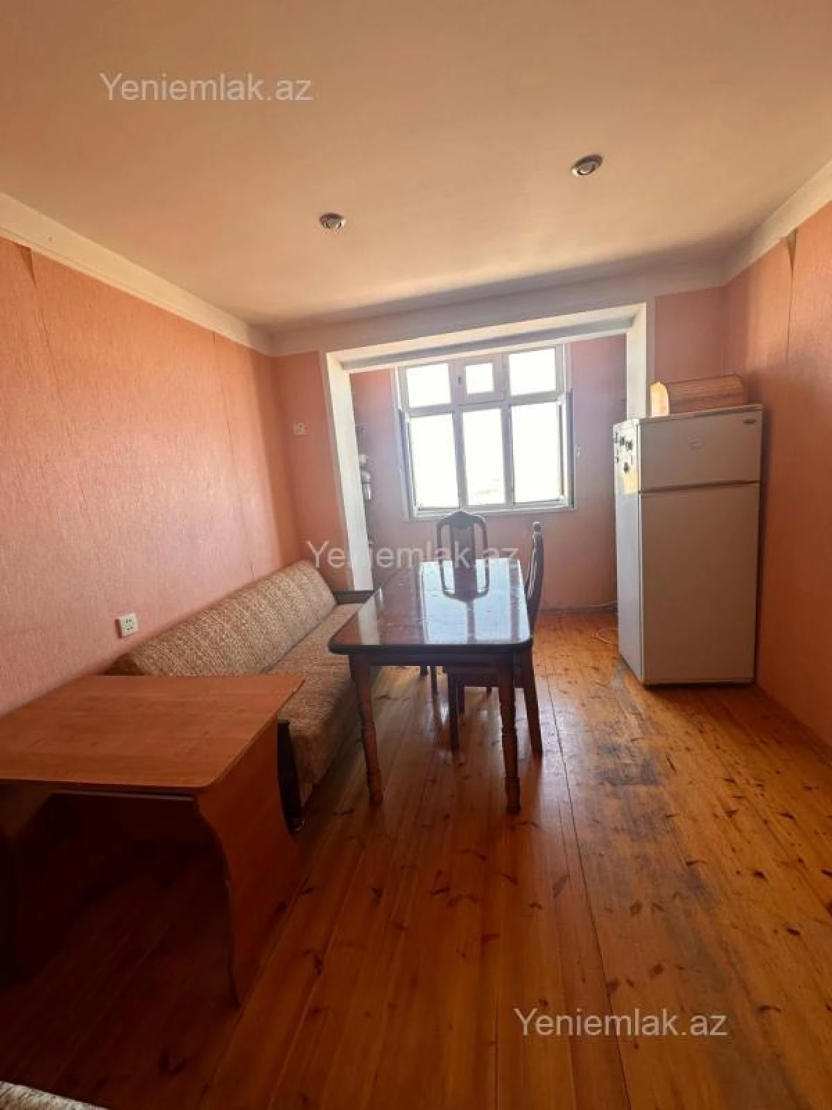 Satılır 2 otaqlı köhnə tikili 60 m²