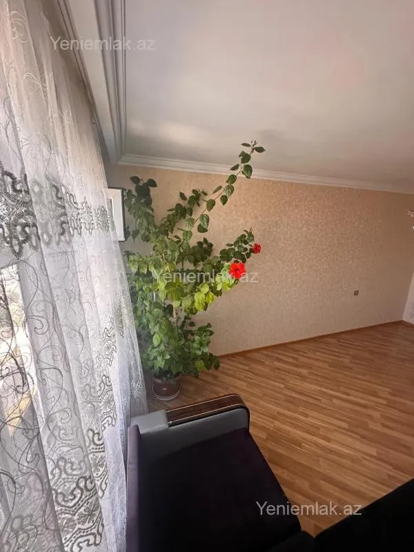 Satılır 2 otaqlı köhnə tikili 60 m²