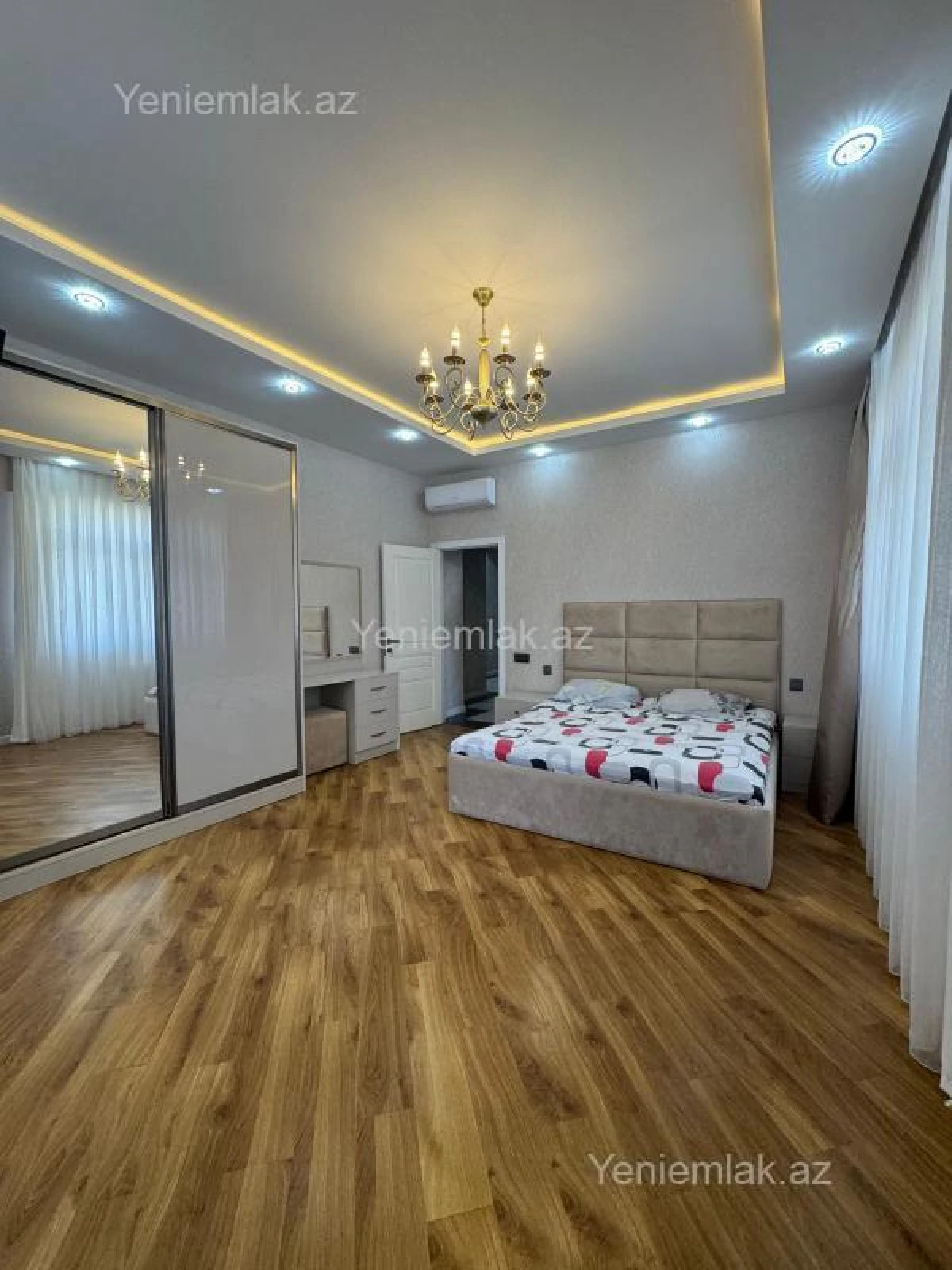 Satılır 3 otaqlı yeni tikili 135 m²