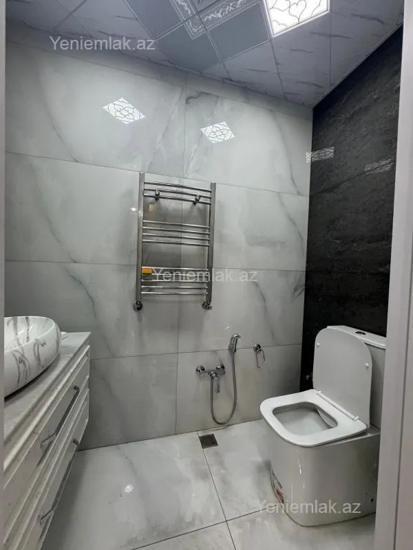 Satılır 3 otaqlı yeni tikili 135 m²