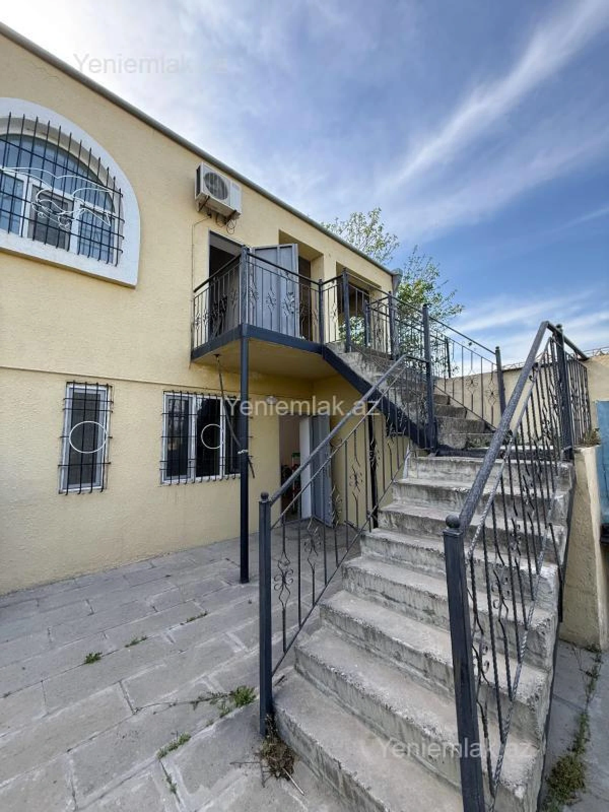 Satılır 6 otaqlı həyət evi 180 m²