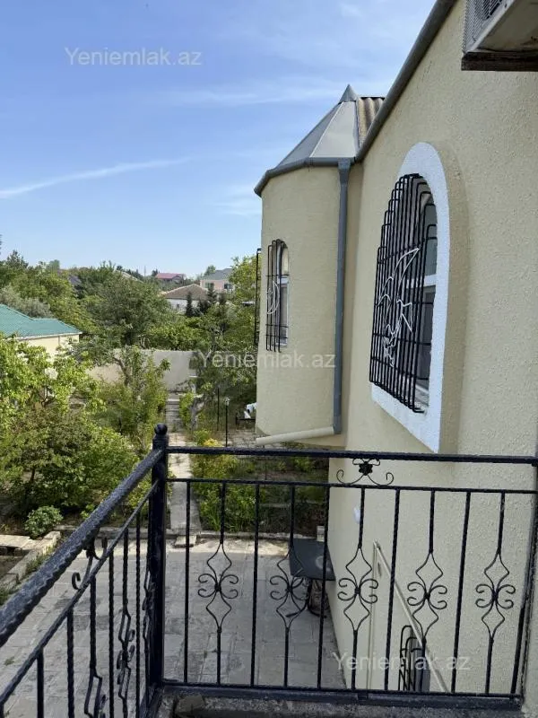 Satılır 6 otaqlı həyət evi 180 m²