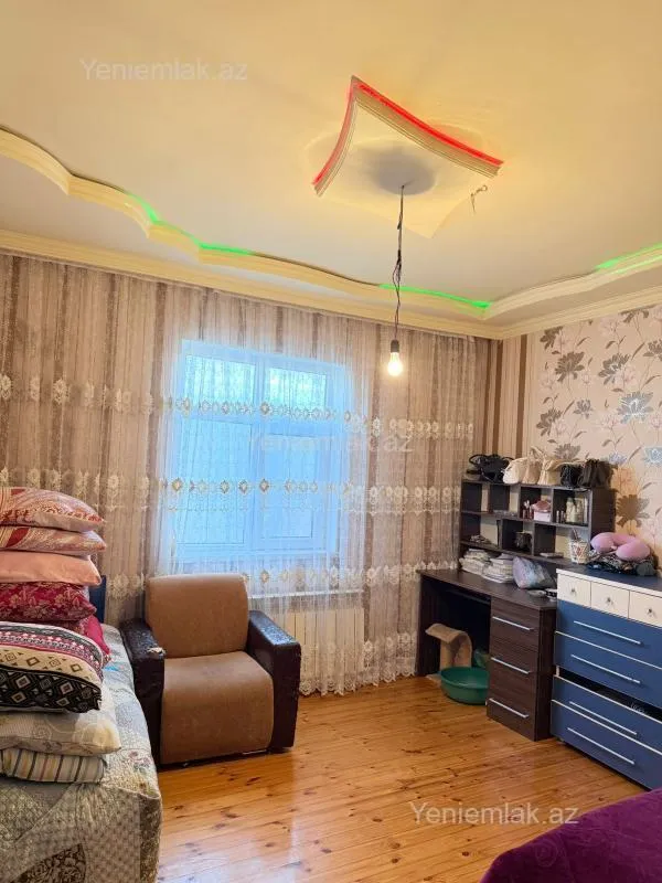 Satılır 4 otaqlı həyət evi 100 m²