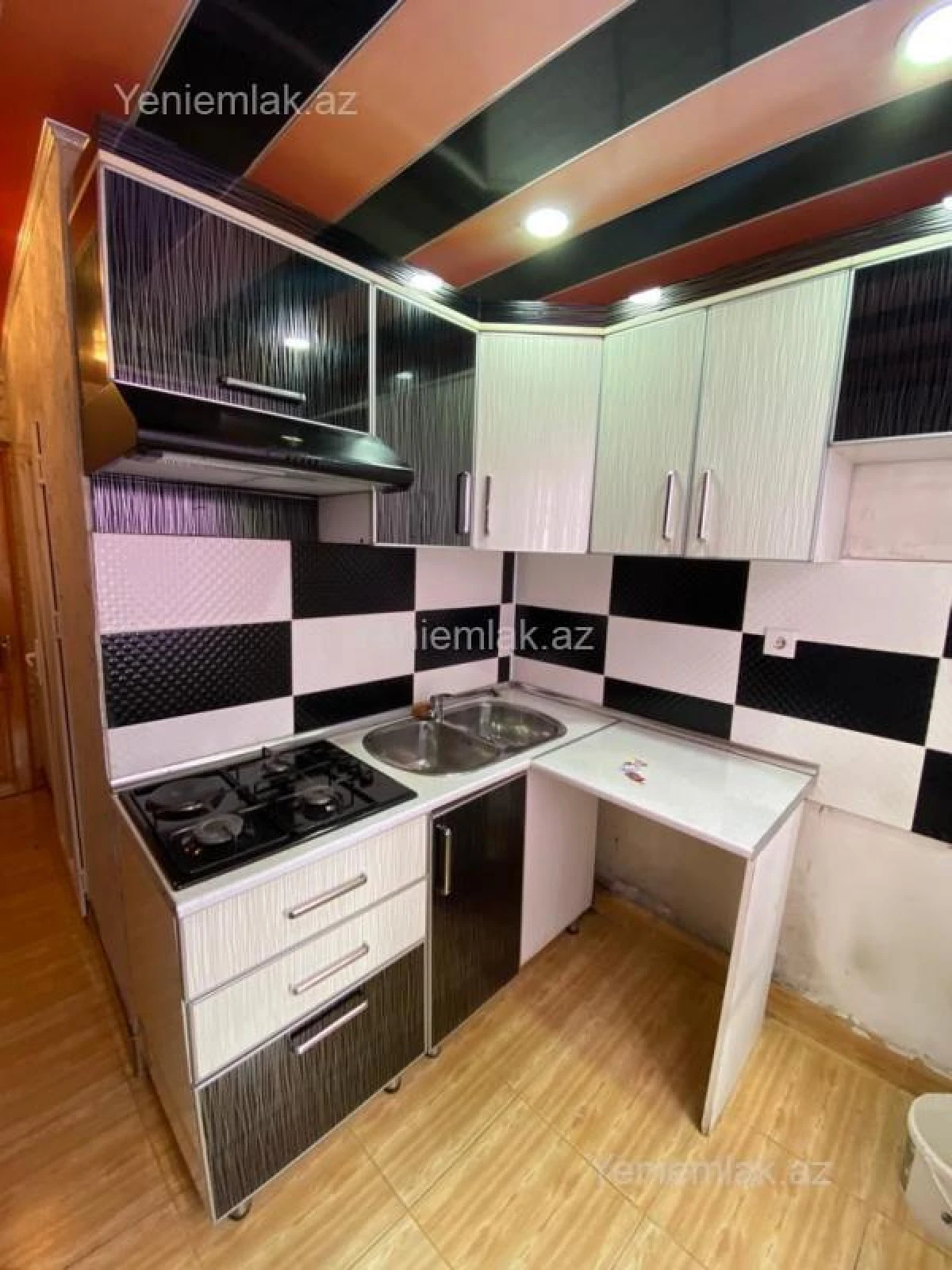 Satılır 3 otaqlı köhnə tikili 68 m²