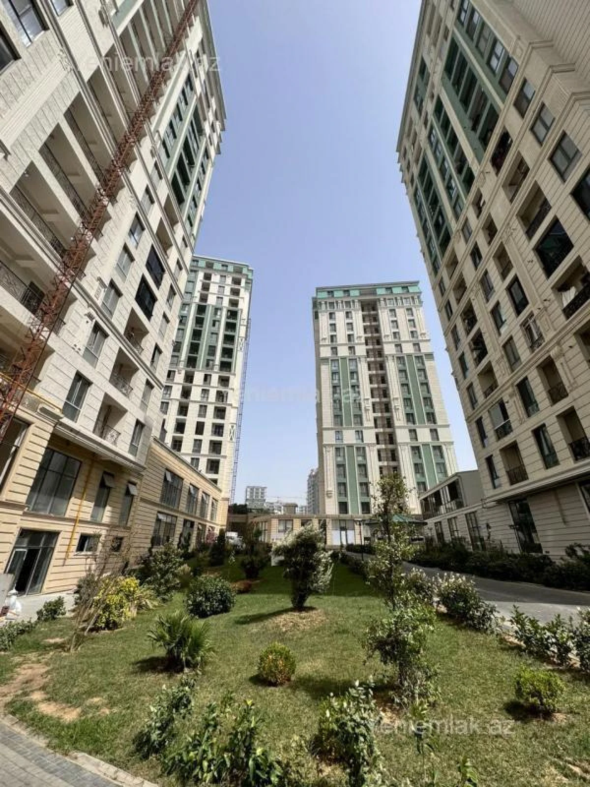 Satılır 3 otaqlı yeni tikili 140 m²