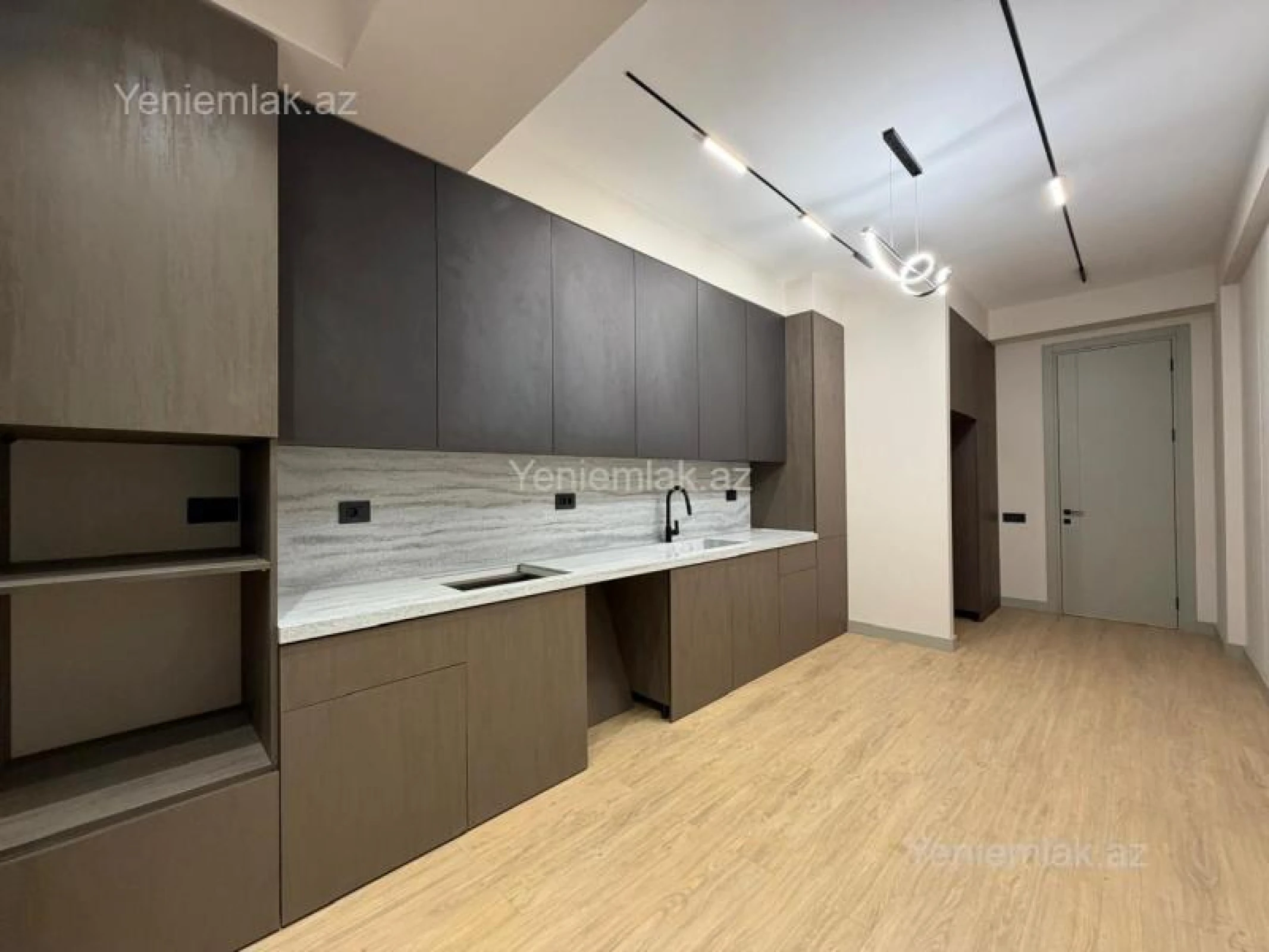 Satılır 3 otaqlı yeni tikili 140 m²