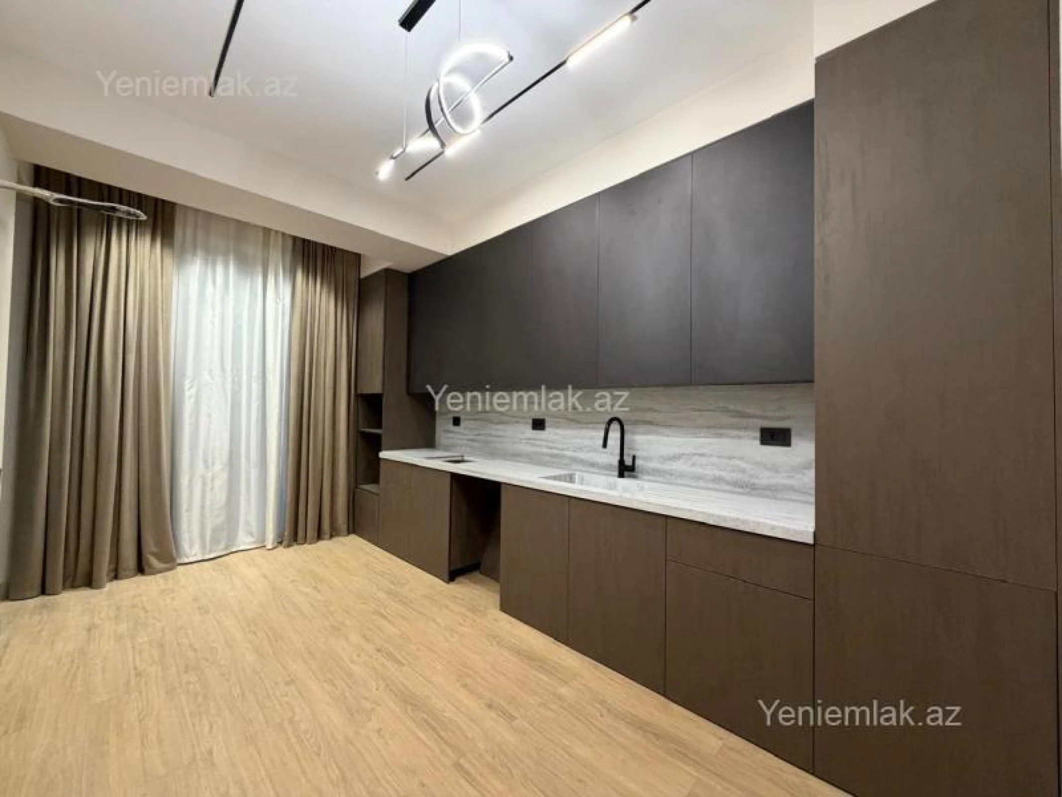 Satılır 3 otaqlı yeni tikili 140 m²