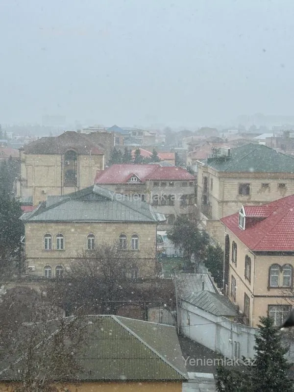 Satılır 2 otaqlı köhnə tikili 70 m²