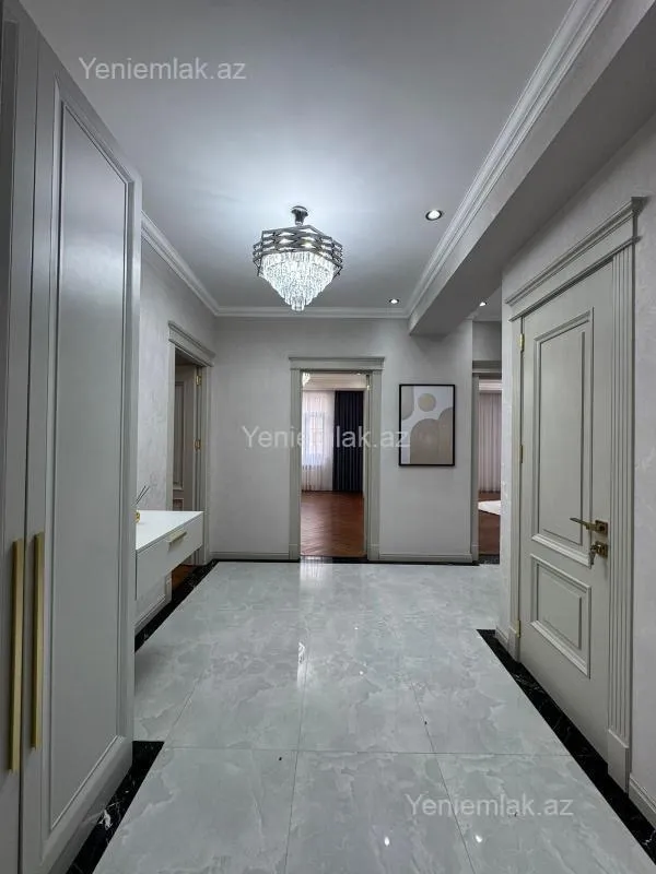 Satılır 3 otaqlı yeni tikili 138 m²