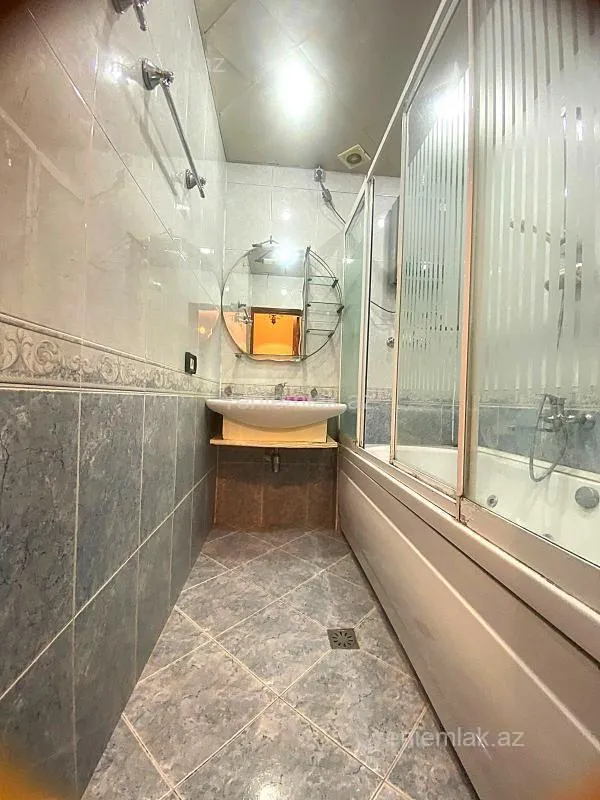 Satılır 4 otaqlı köhnə tikili 110 m²