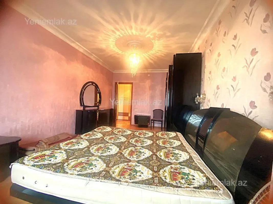 Satılır 4 otaqlı köhnə tikili 110 m²