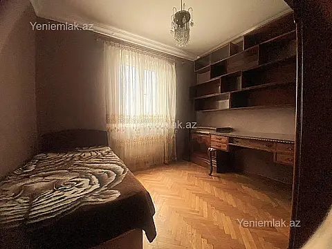Satılır 4 otaqlı köhnə tikili 110 m²