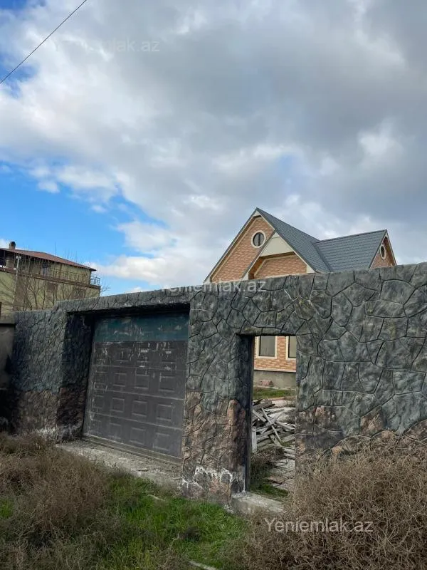 Satılır 6 otaqlı həyət evi 200 m²