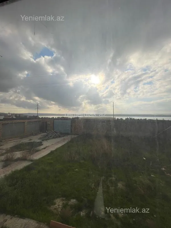 Satılır 6 otaqlı həyət evi 200 m²