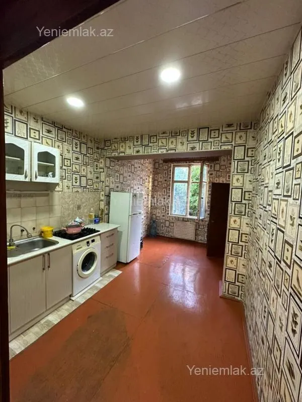 Satılır 3 otaqlı köhnə tikili 100 m²