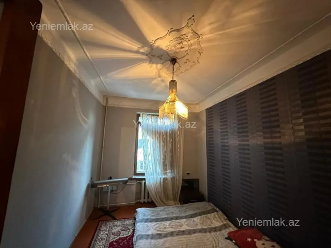 Satılır 3 otaqlı köhnə tikili 100 m²