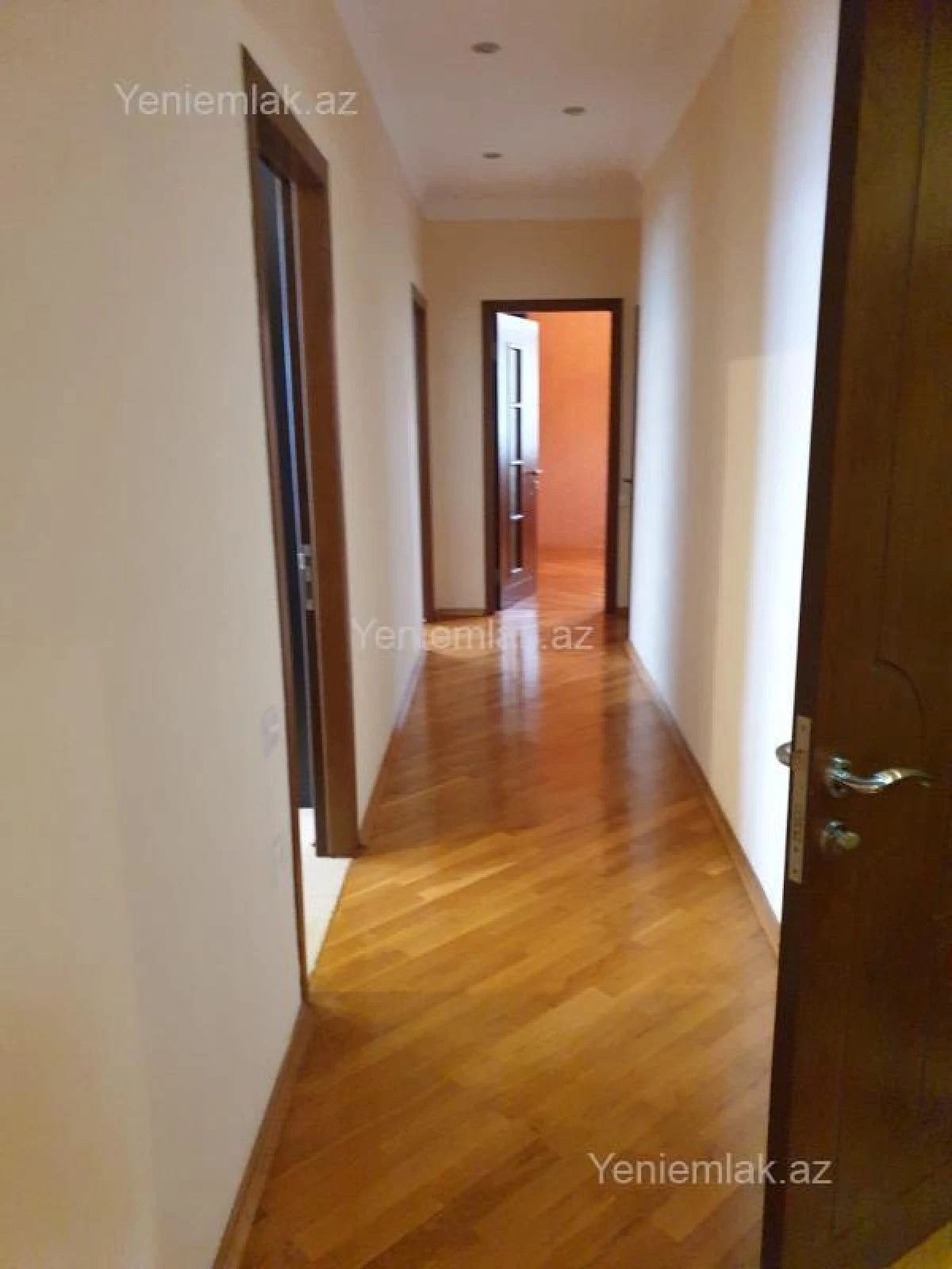 Satılır 3 otaqlı yeni tikili 135 m²
