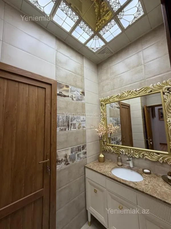 Satılır 7 otaqlı köhnə tikili 450 m²