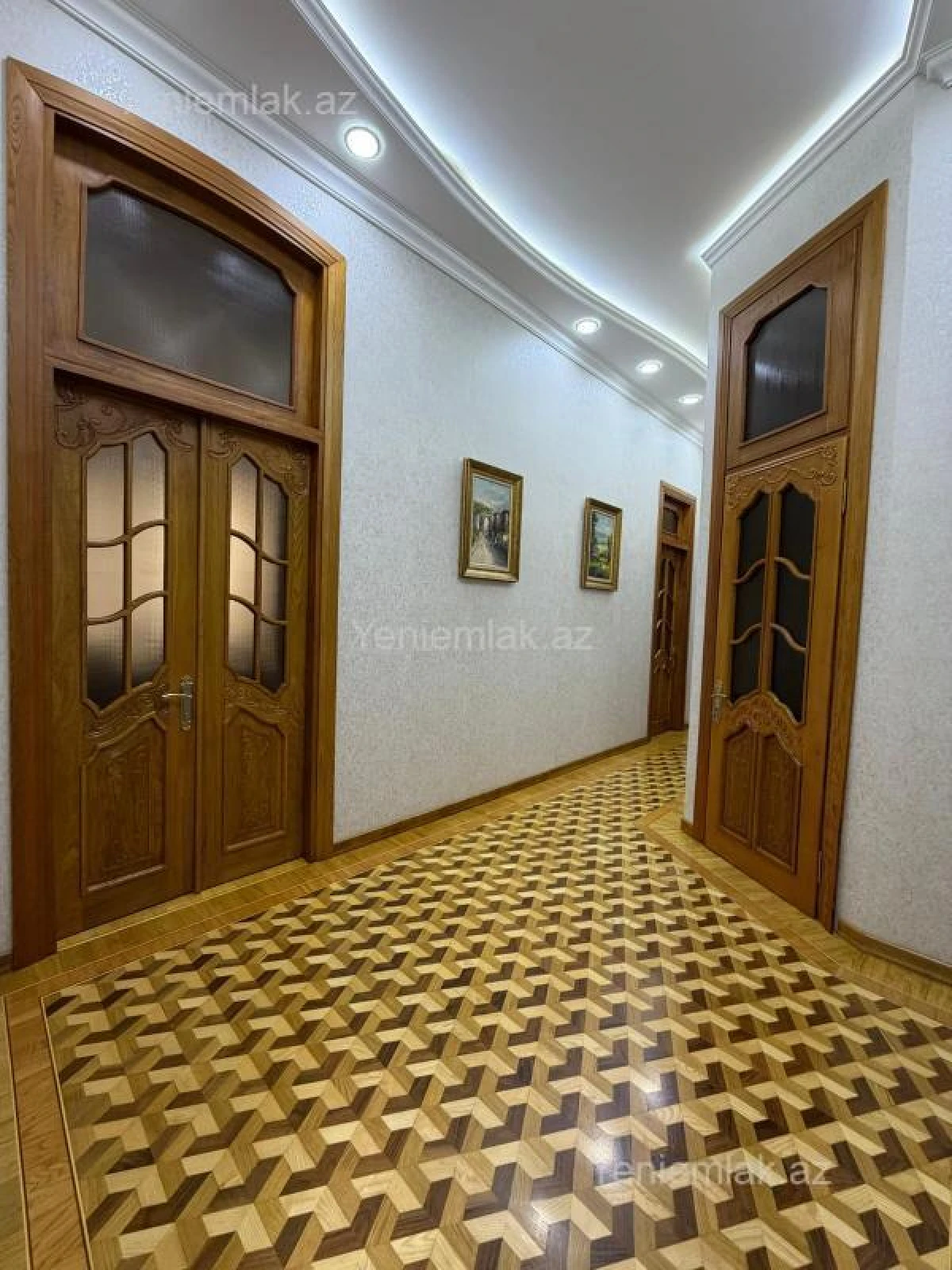 Satılır 7 otaqlı köhnə tikili 450 m²