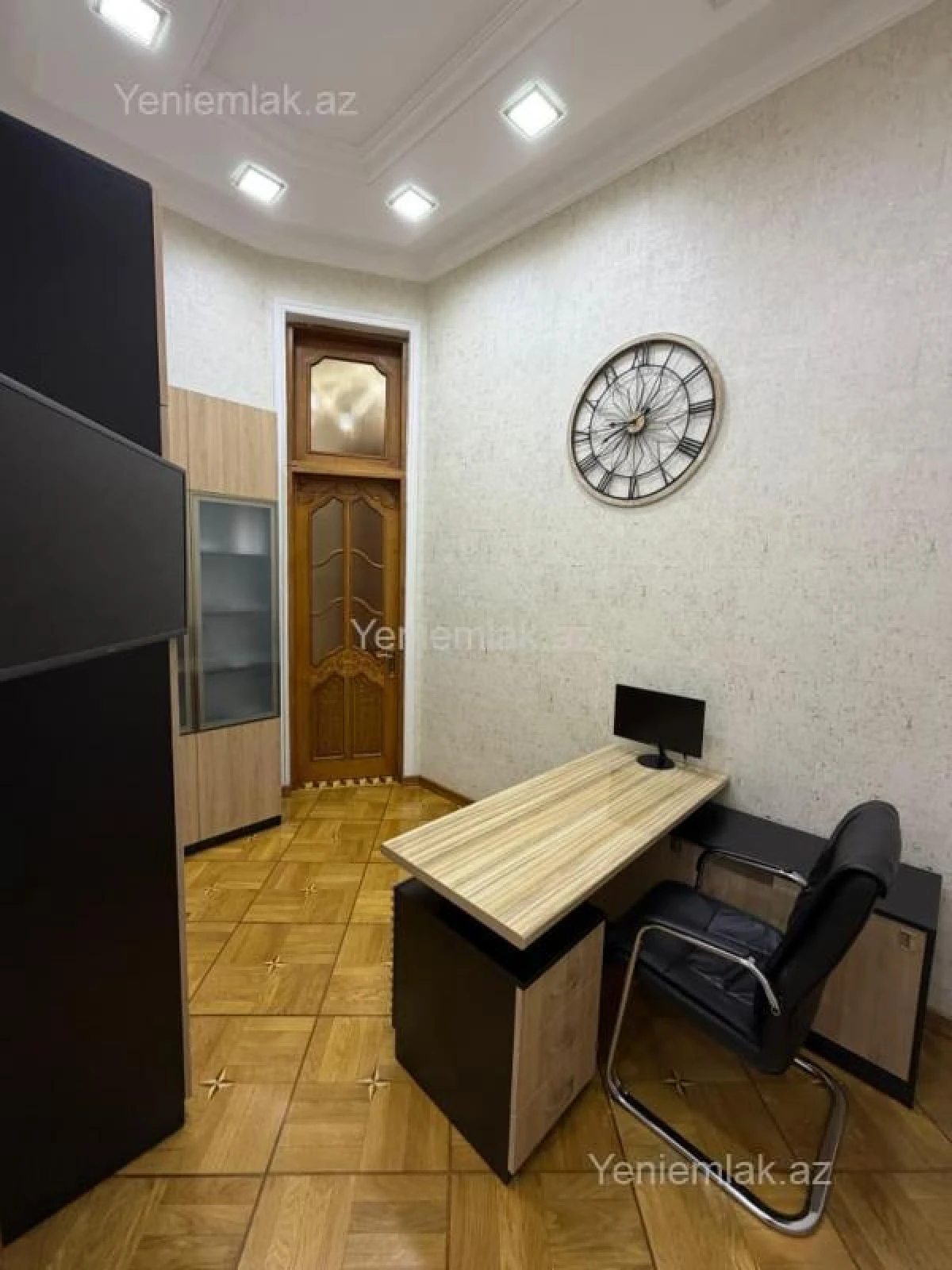 Satılır 7 otaqlı köhnə tikili 450 m²