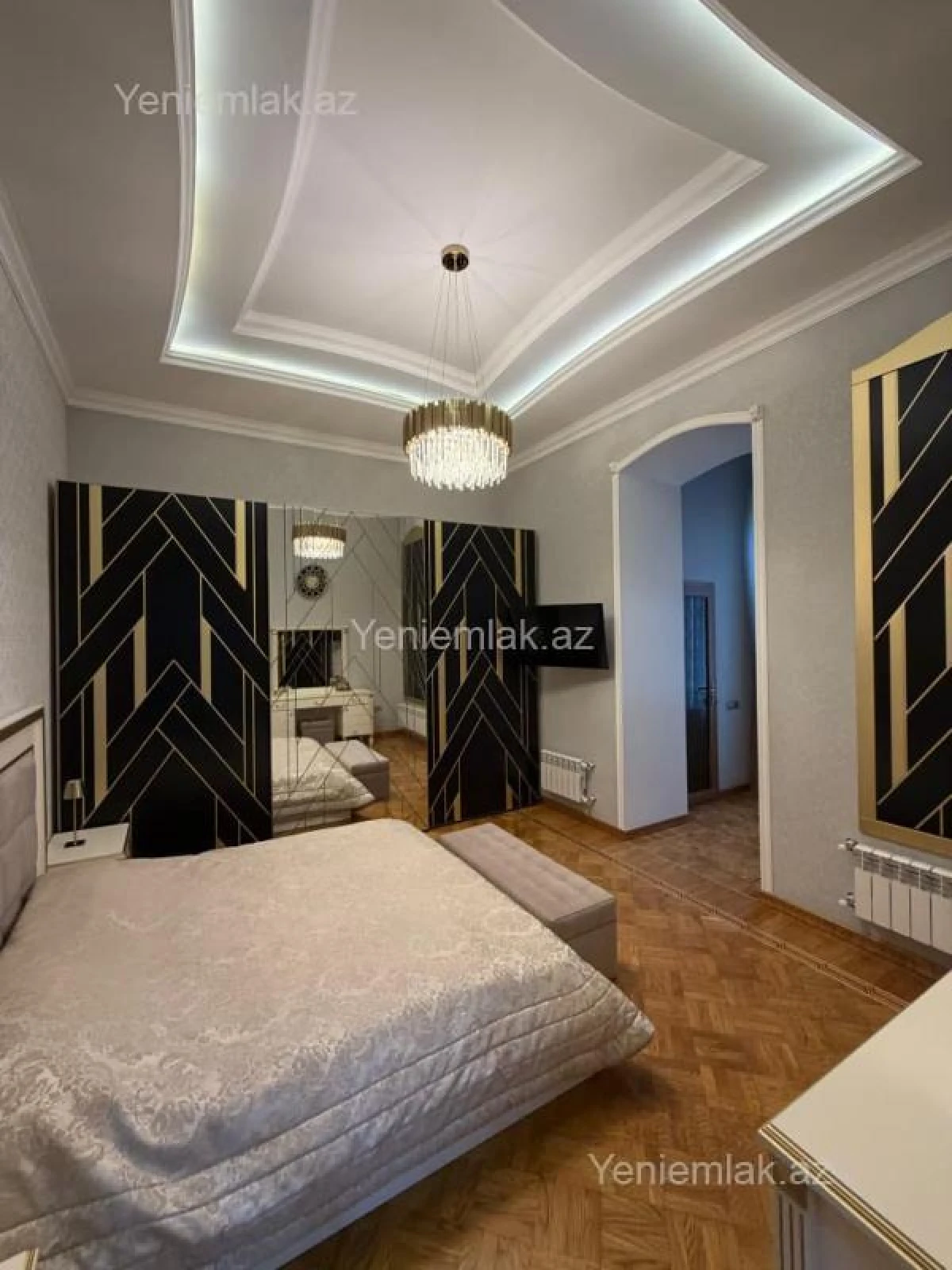 Satılır 7 otaqlı köhnə tikili 450 m²