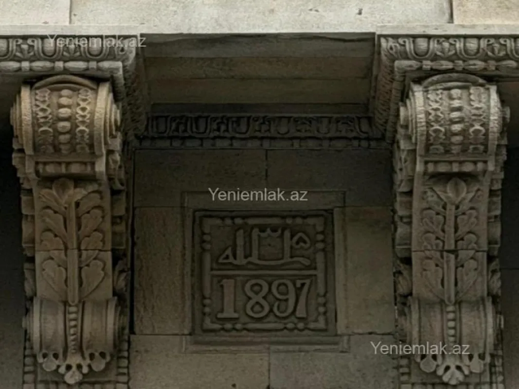 Satılır 7 otaqlı köhnə tikili 450 m²