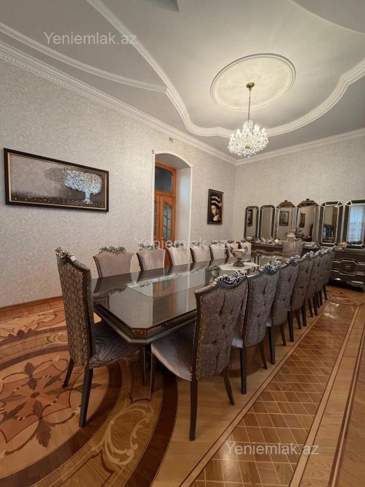 Satılır 7 otaqlı köhnə tikili 450 m²