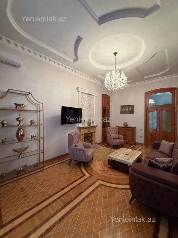 Satılır 7 otaqlı köhnə tikili 450 m²