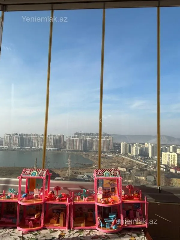 Satılır 3 otaqlı yeni tikili 135 m²