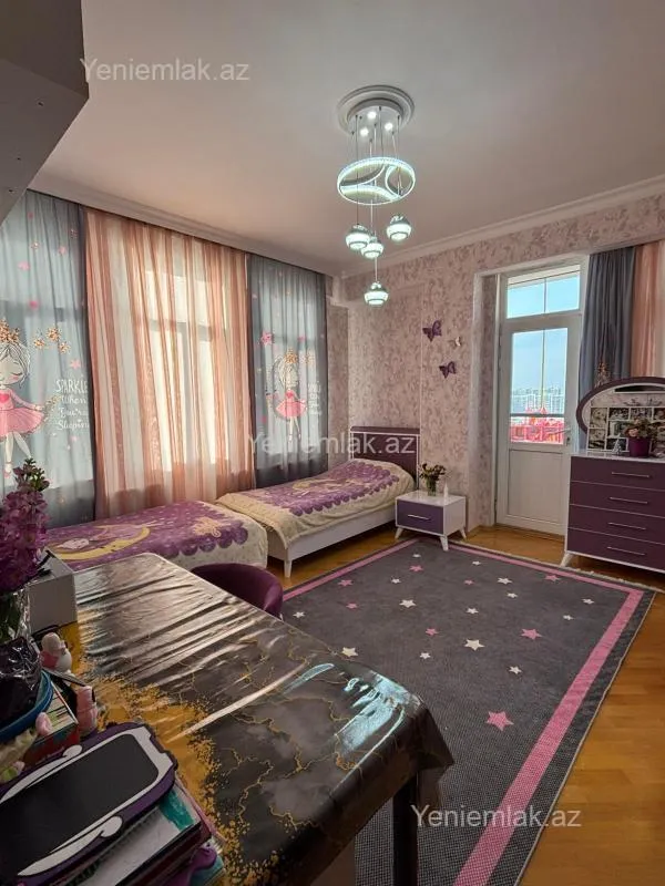 Satılır 3 otaqlı yeni tikili 135 m²