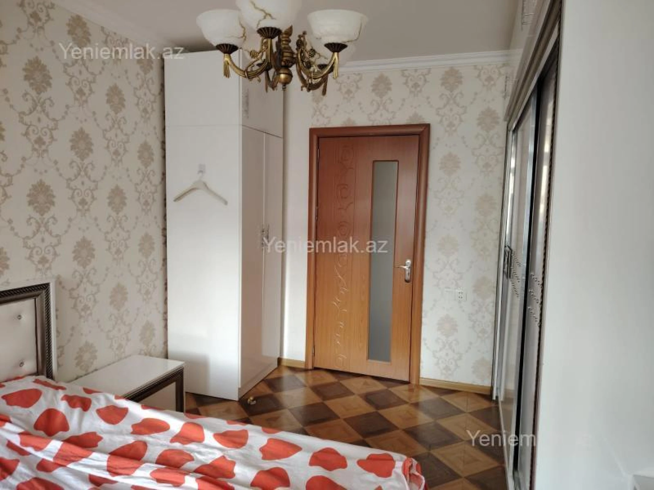 Satılır 4 otaqlı köhnə tikili 80 m²