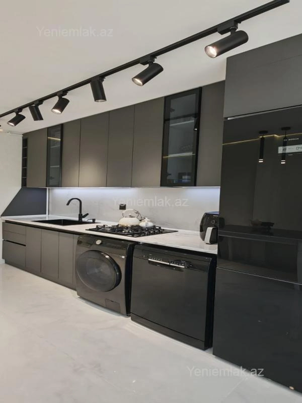 Satılır 2 otaqlı köhnə tikili 60 m²