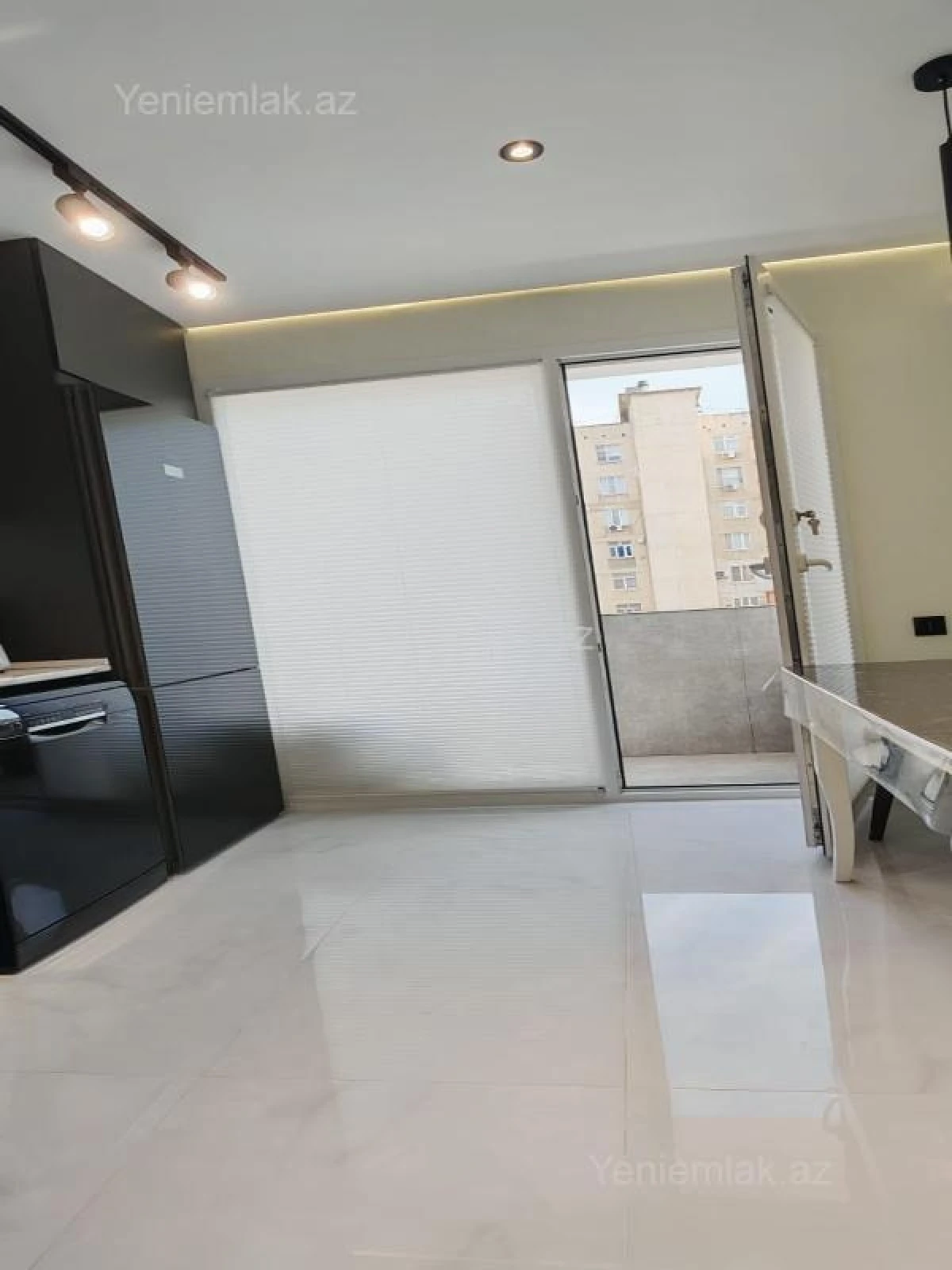Satılır 2 otaqlı köhnə tikili 60 m²