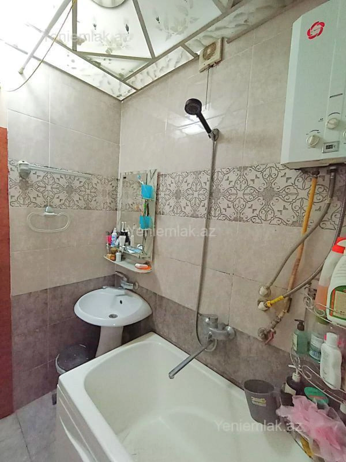 Satılır 3 otaqlı köhnə tikili 75 m²