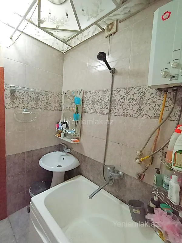 Satılır 3 otaqlı köhnə tikili 75 m²