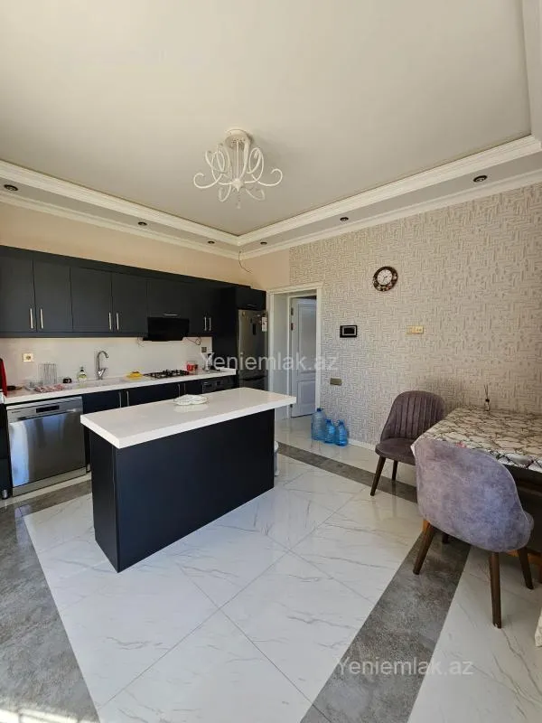 Satılır 7 otaqlı həyət evi 220 m²