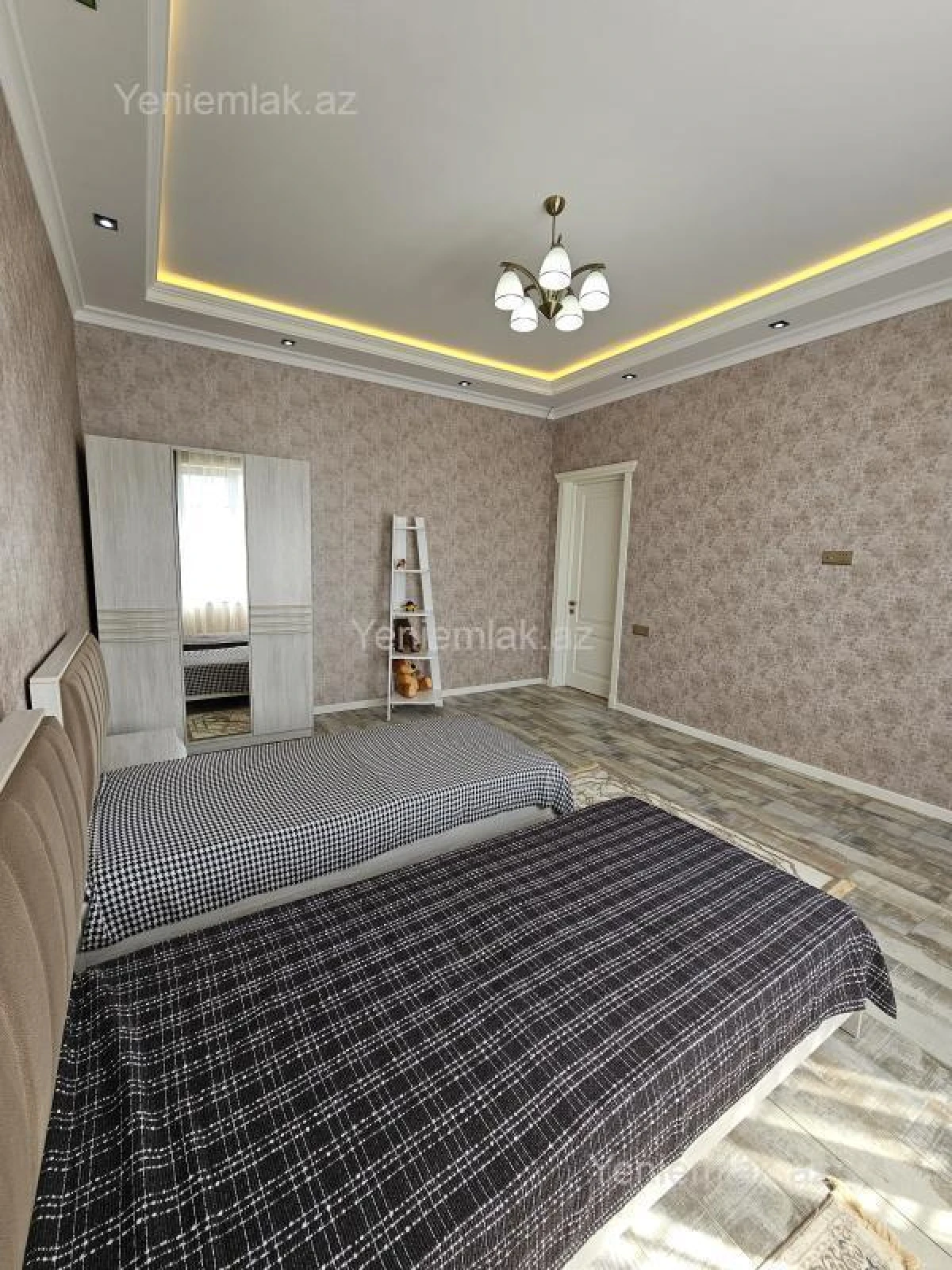 Satılır 7 otaqlı həyət evi 220 m²
