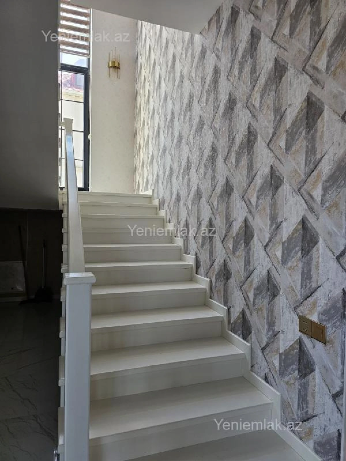 Satılır 7 otaqlı həyət evi 220 m²