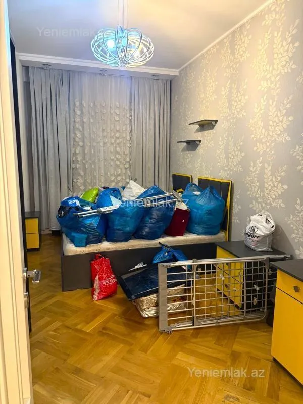 Satılır 3 otaqlı yeni tikili 135 m²
