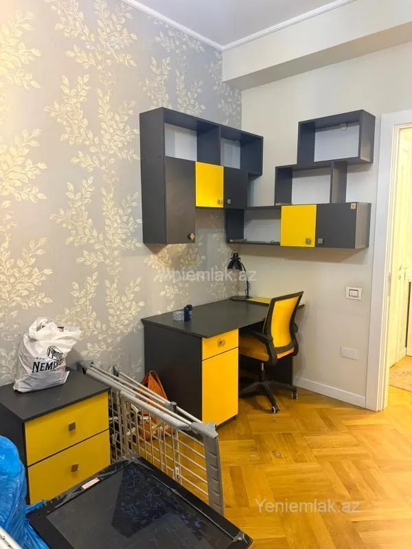 Satılır 3 otaqlı yeni tikili 135 m²